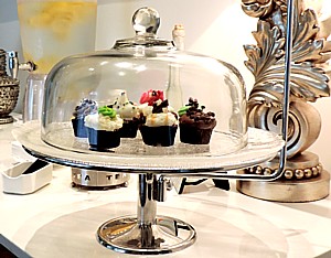 The Eau Spa is about indulgence, as these specially ordered cupcakes that greet you in the waiting area attest © 2015 Karen Rubin/news-photos-features.com