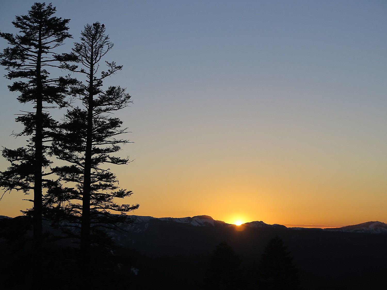 Sunset over the Pacific Crest from the Zephyr Lodge during the Mountain Table Dinner at Northstar California © 2015 Karen Rubin/news-photos-features.com