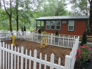 Ideal for pet lovers: Caesar's Cabin at Herkimer Diamond Mines KOA has its own doggie run, just for that cabin © 2015 Karen Rubin/news-photos-features.com