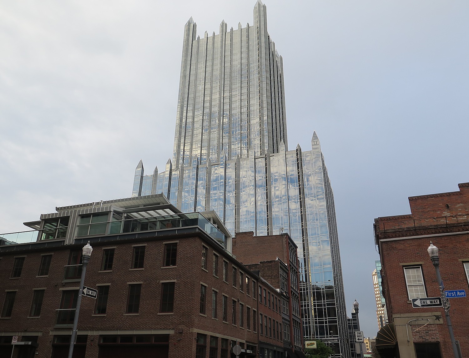 Old juxtaposed with new in Pittsburgh’s downtown © 2016 Karen Rubin/goingplacesfarandnear.com