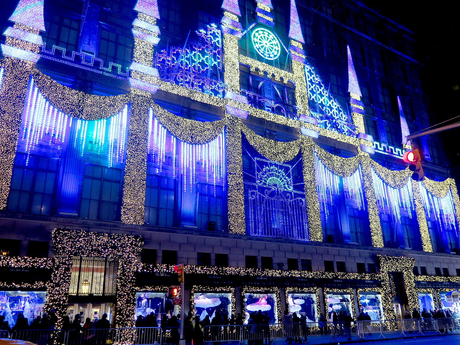 Saks 5th Avenue turns its façade into a holiday Sound & Light Show © 2016 Karen Rubin/goingplacesfarandnear.com
