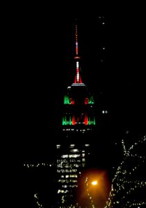 The Empire State Building puts on a show for Christmas © 2016 Karen Rubin/goingplacesfarandnear.com