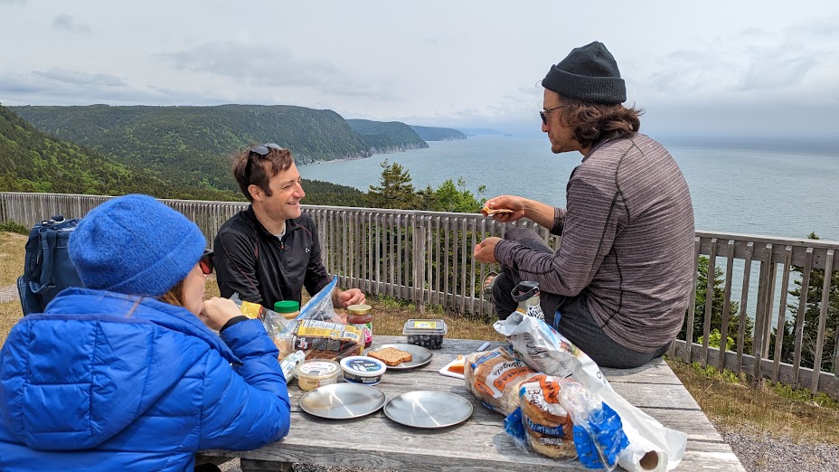 Gran río de salmones en el Fundy Trail Parkway de Nueva Brunswick